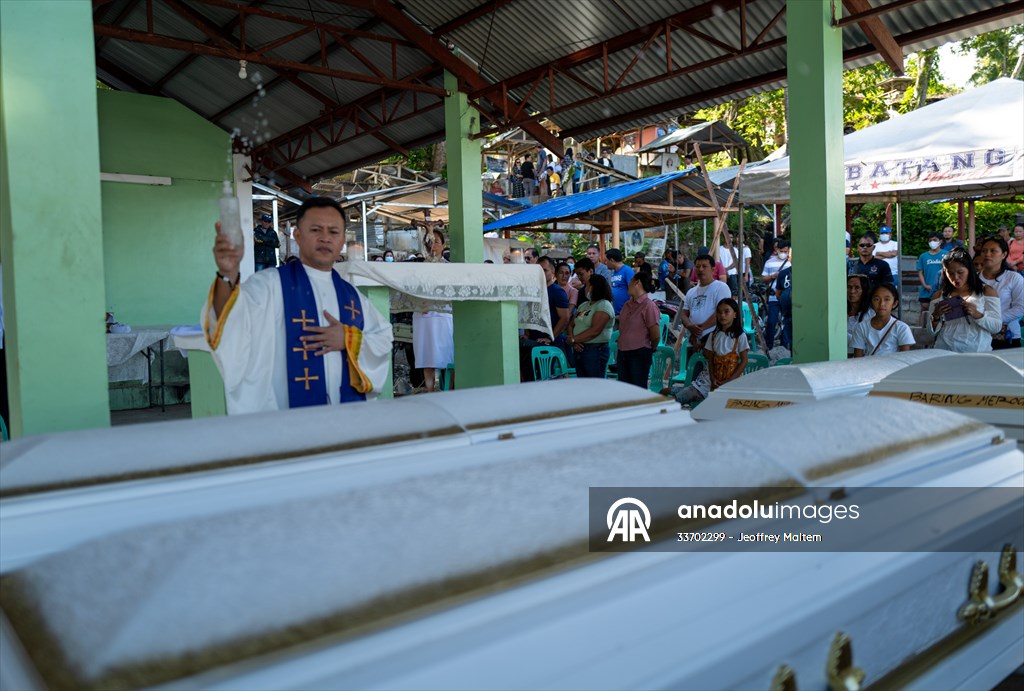 Mass burial ceremony for landslide victims in Philippines