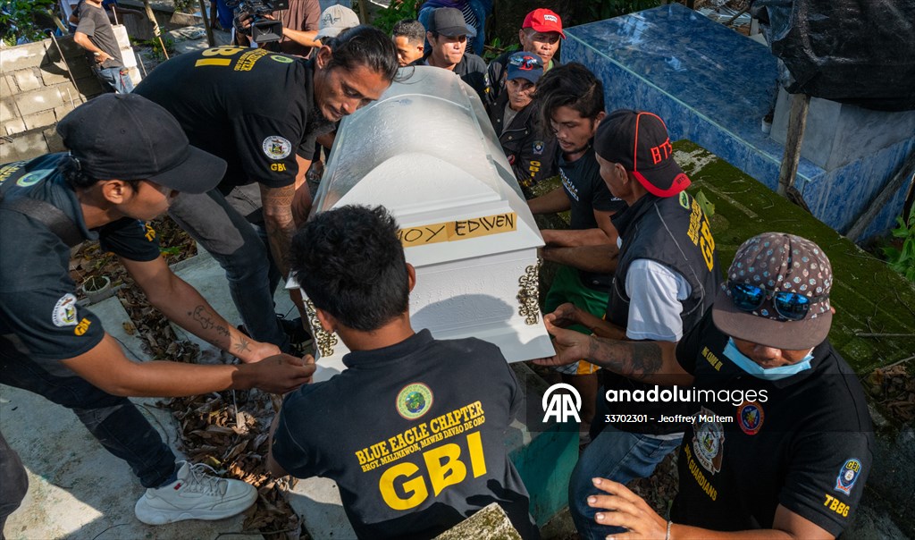 Mass burial ceremony for landslide victims in Philippines