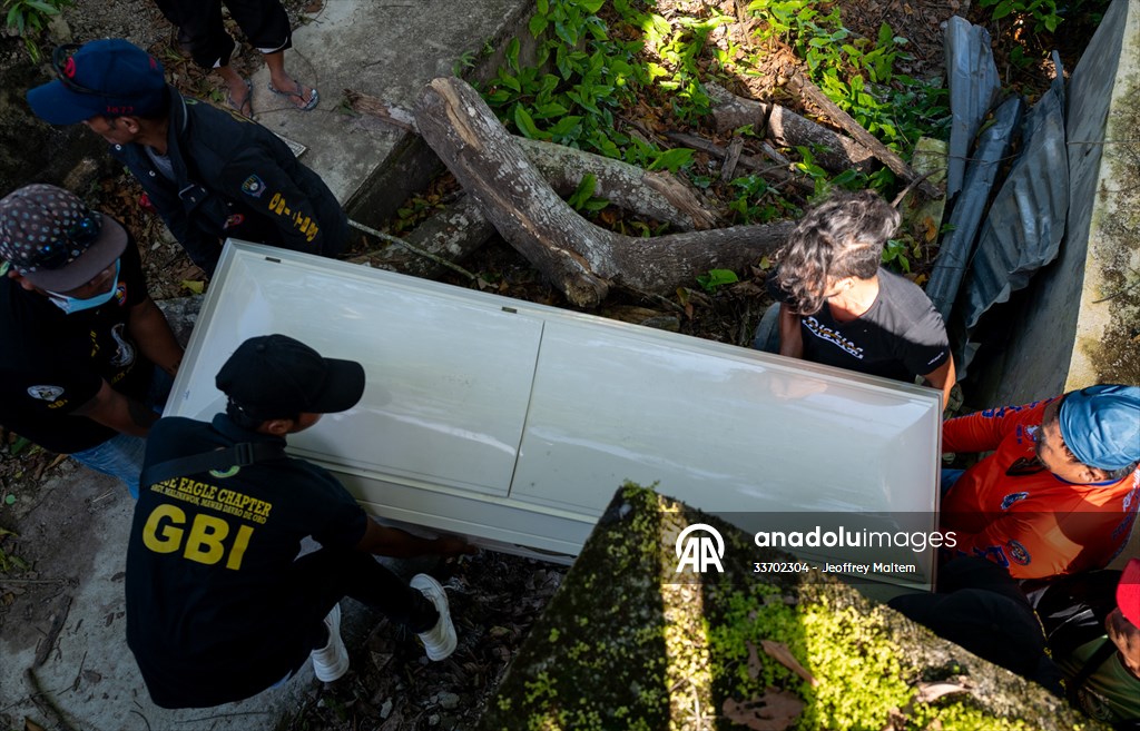 Mass burial ceremony for landslide victims in Philippines