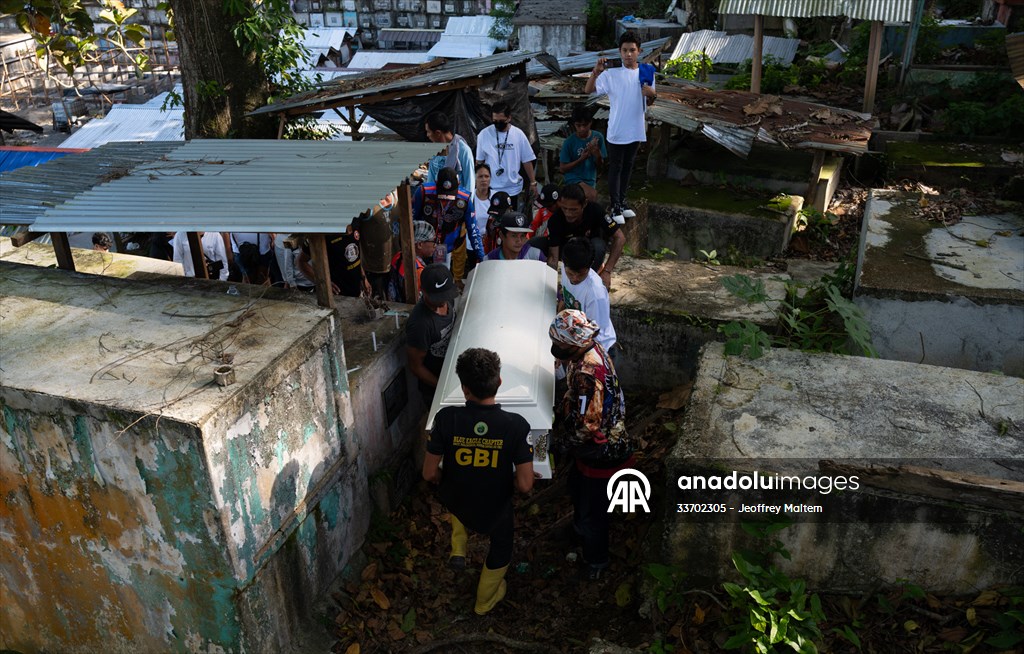 Mass burial ceremony for landslide victims in Philippines