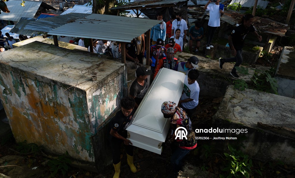 Mass burial ceremony for landslide victims in Philippines