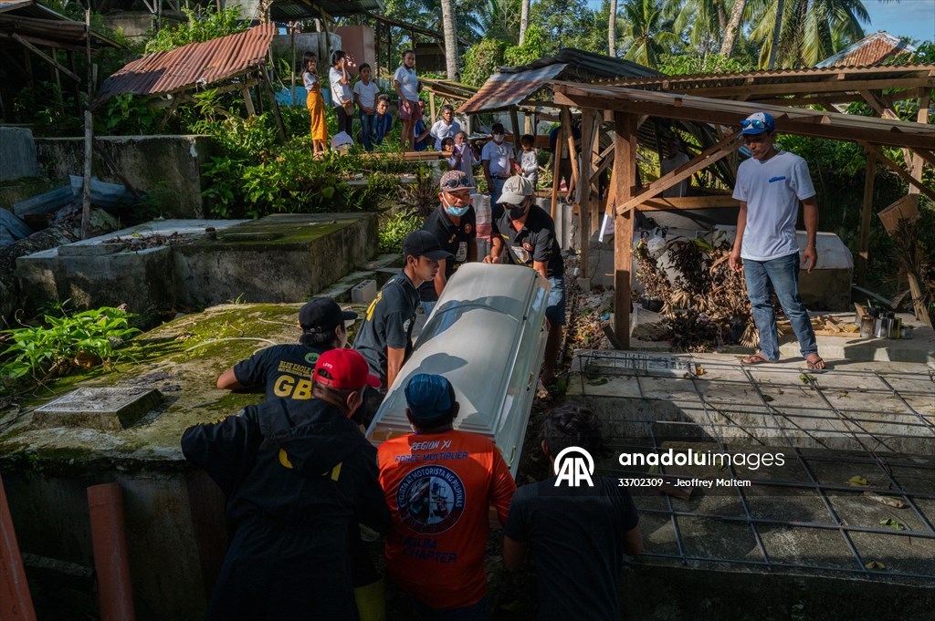 Mass burial ceremony for landslide victims in Philippines