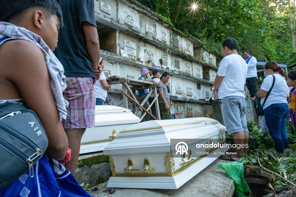 Mass burial ceremony for landslide victims in Philippines