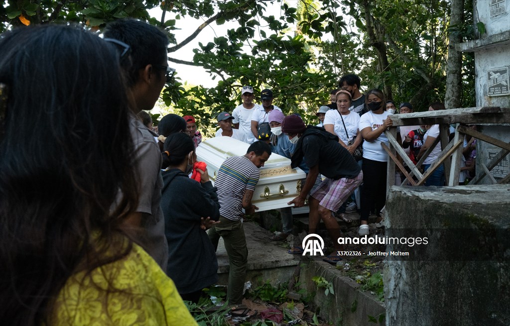 Mass burial ceremony for landslide victims in Philippines