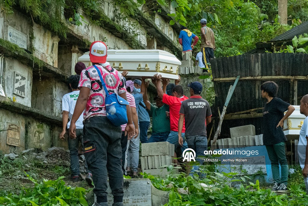 Mass burial ceremony for landslide victims in Philippines