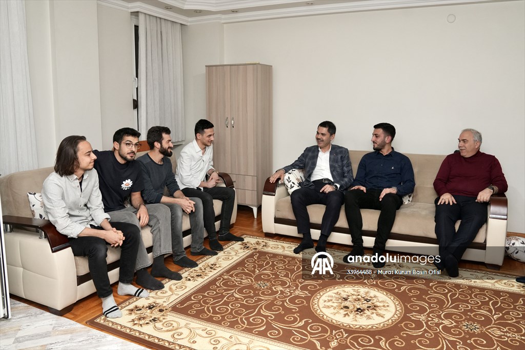 İBB Başkan adayı Kurum, gençlerle sahur yaptı