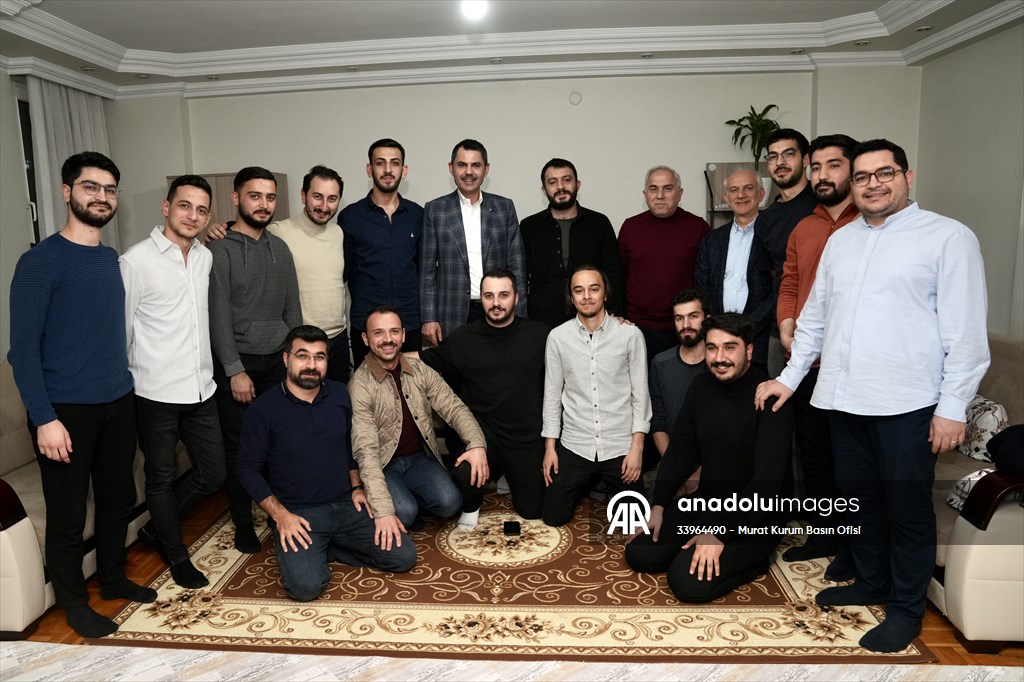 İBB Başkan adayı Kurum, gençlerle sahur yaptı