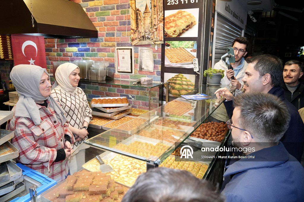 İBB Başkan adayı Kurum, gençlerle sahur yaptı