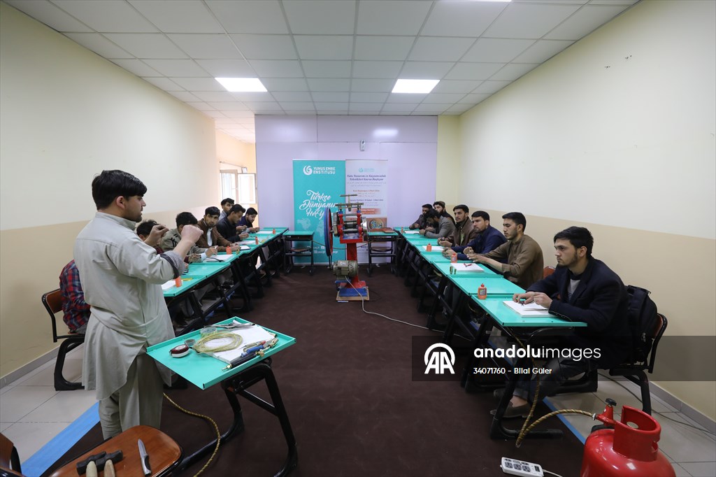 YEE, Afganistan'da işsiz gençlere yönelik takı tasarım ve kuyumculuk kursu düzenliyor