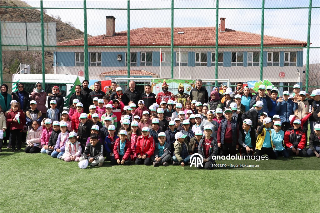 Çocuklara tiyatroyla çevre ve ağaç sevgisi aşılanıyor