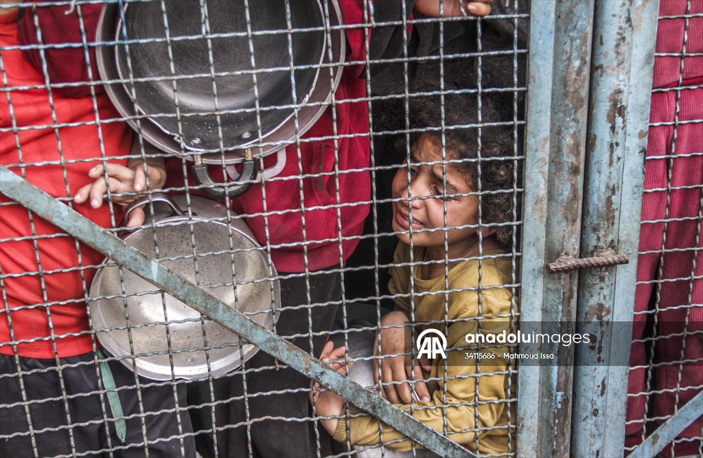 Food distribution in Gaza amid Israeli blockade