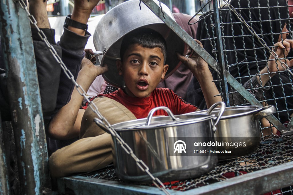 Food distribution in Gaza amid Israeli blockade