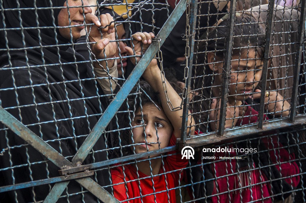 Food distribution in Gaza amid Israeli blockade