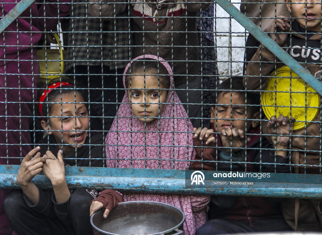 Food distribution in Gaza amid Israeli blockade