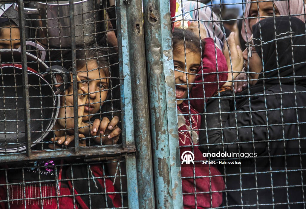 Food distribution in Gaza amid Israeli blockade