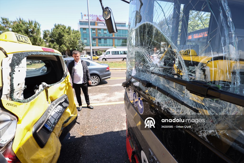 Antalya'da 7 aracın karıştığı kazada 8 kişi yaralandı