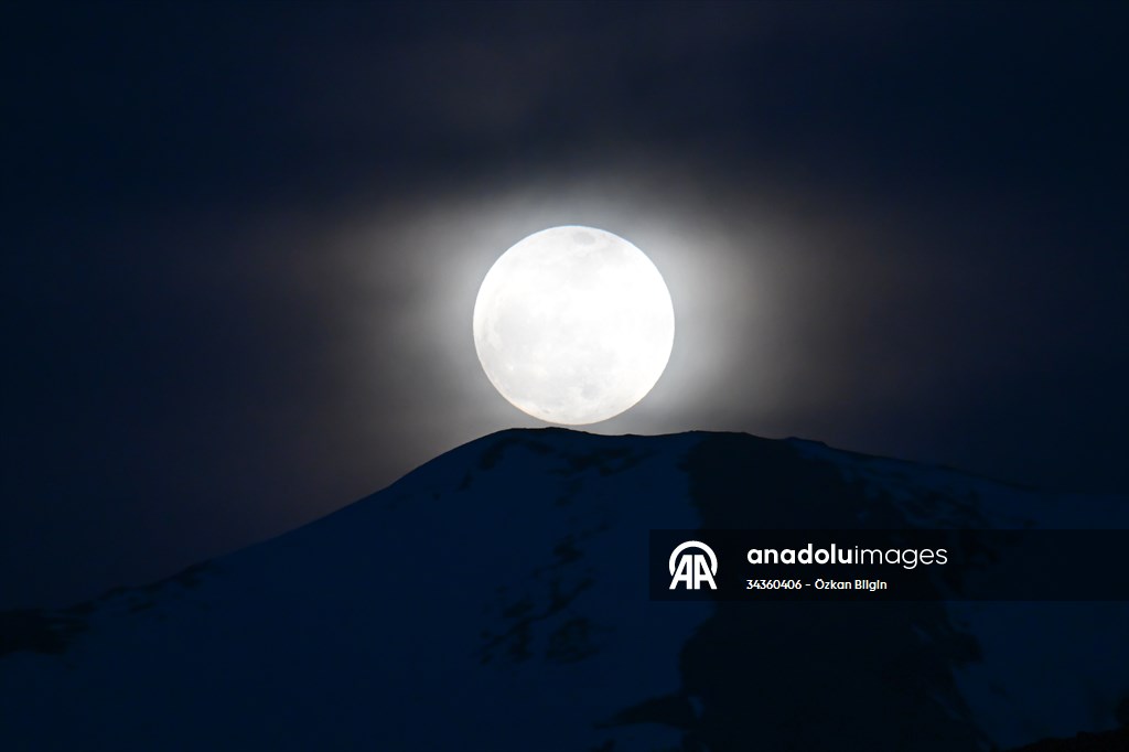 Full Moon in Turkiye's Van