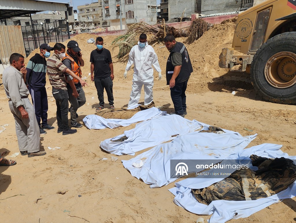 Gazze'deki Nasır Hastanesi'nde bulunan toplu mezardan 51 ceset daha çıkarıldı