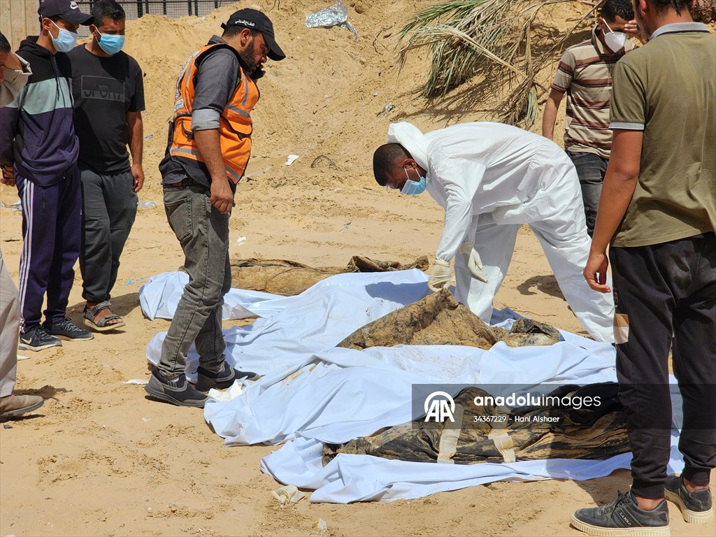 Gazze'deki Nasır Hastanesi'nde bulunan toplu mezardan 51 ceset daha çıkarıldı
