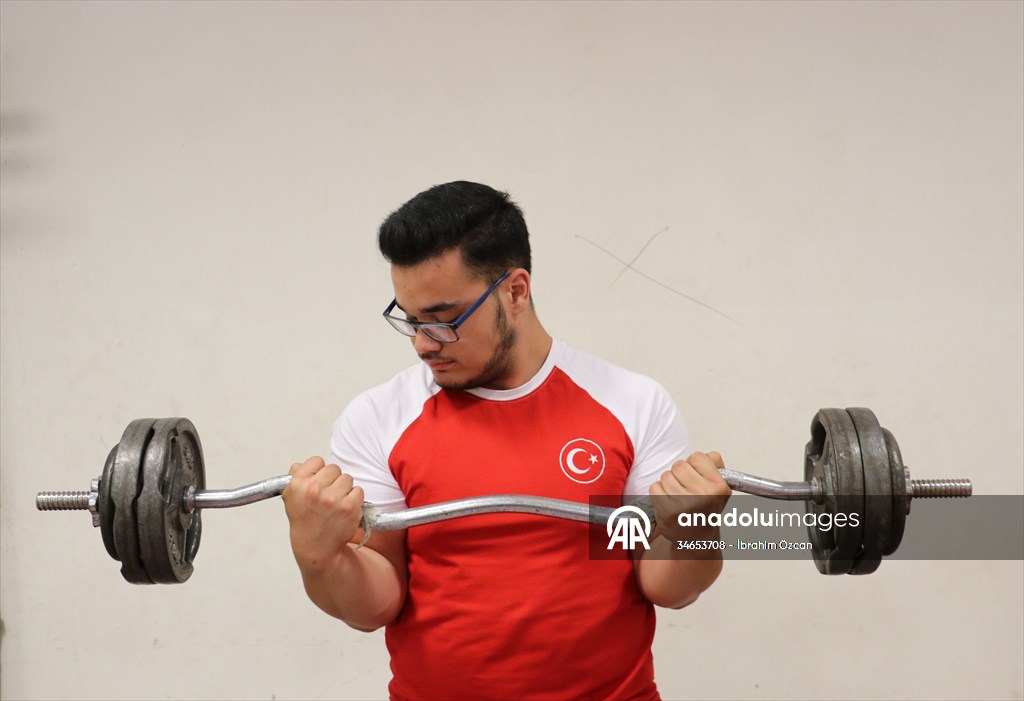 Milli bilek güreşçi İsmail Berk Kurt, gözünü Dünya Şampiyonası'na çevirdi