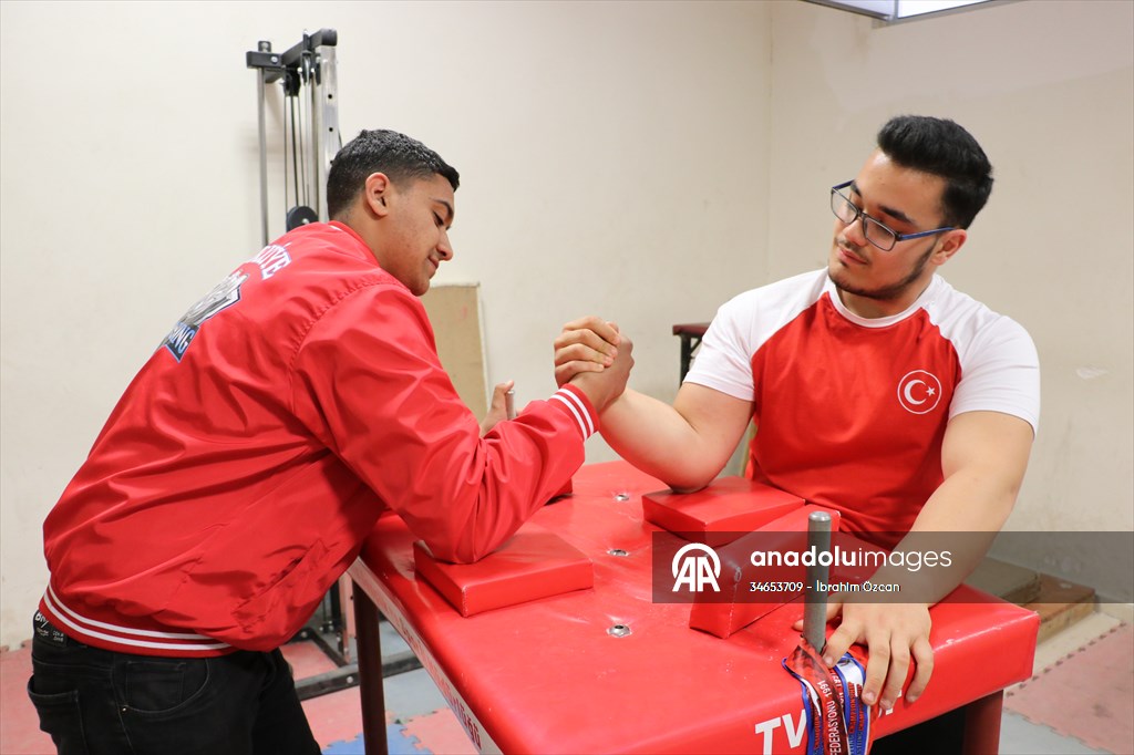 Milli bilek güreşçi İsmail Berk Kurt, gözünü Dünya Şampiyonası'na çevirdi