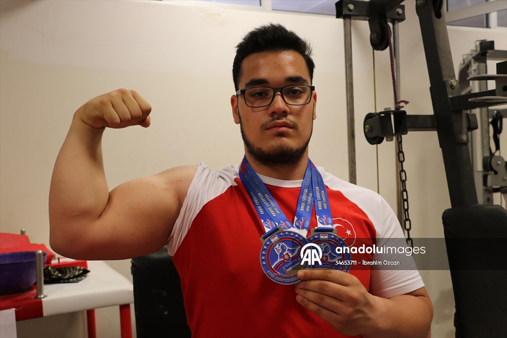 Milli bilek güreşçi İsmail Berk Kurt, gözünü Dünya Şampiyonası'na çevirdi