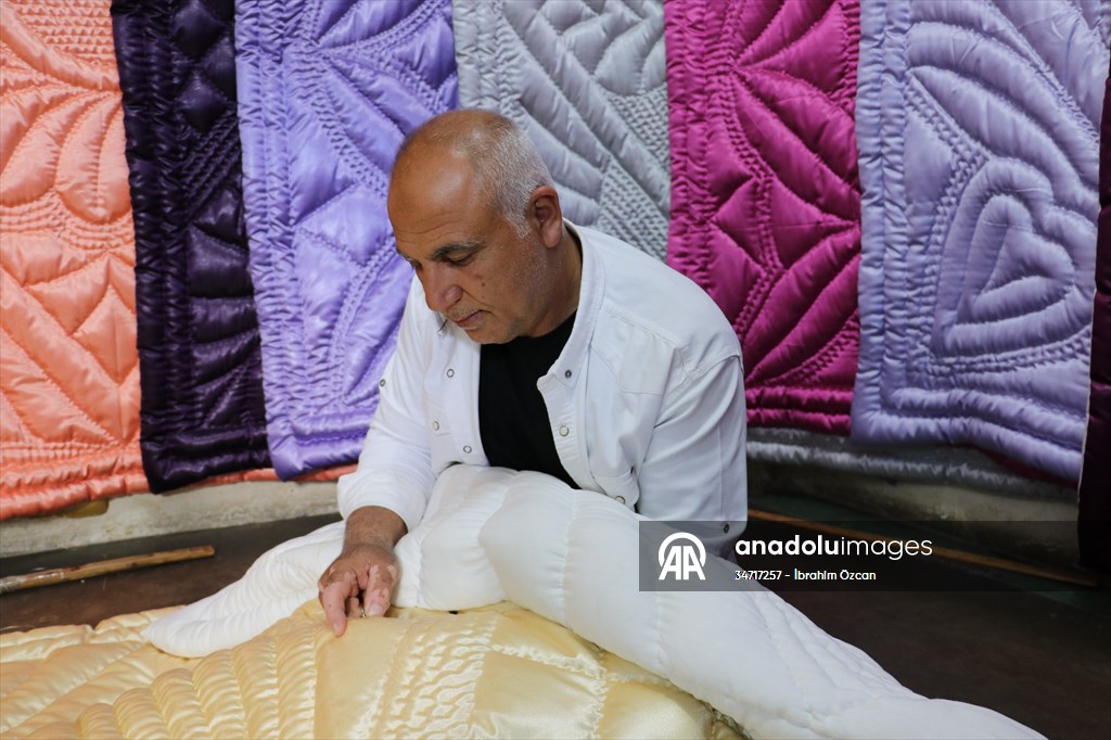 Kilis'in ilmek ilmek işlenen yorganı Avrupa'nın duvarlarını süslüyor