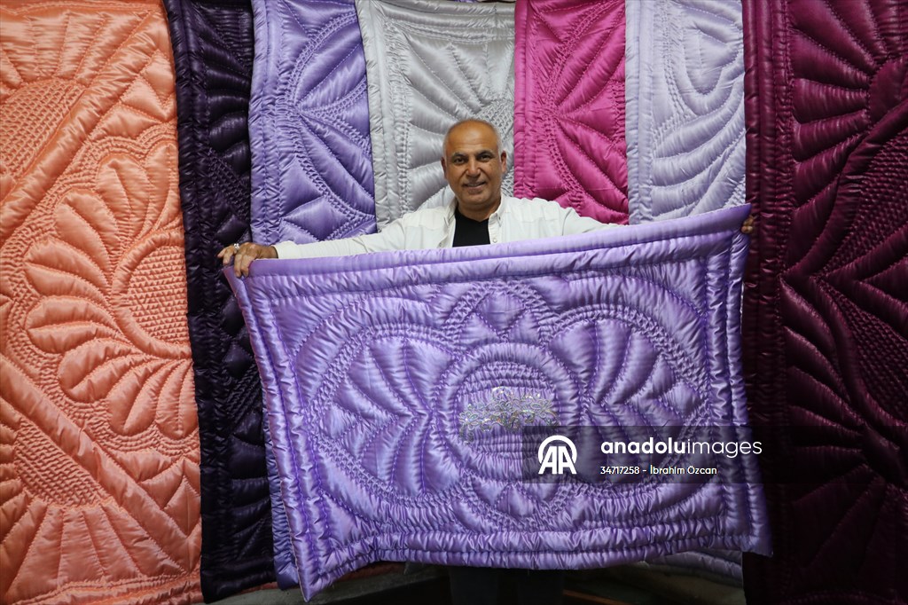 Kilis'in ilmek ilmek işlenen yorganı Avrupa'nın duvarlarını süslüyor