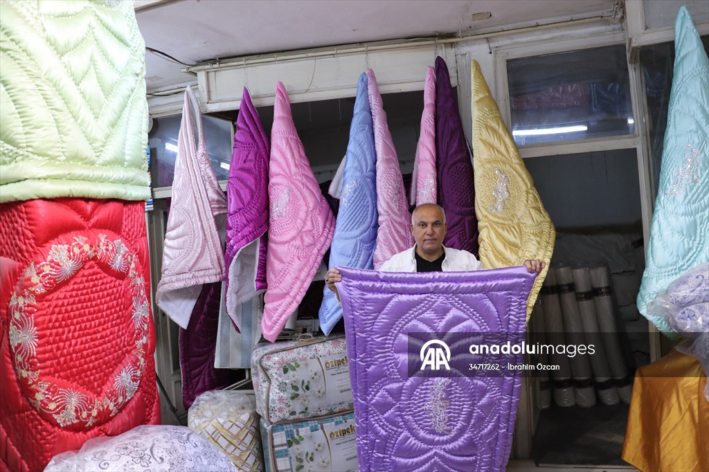 Kilis'in ilmek ilmek işlenen yorganı Avrupa'nın duvarlarını süslüyor