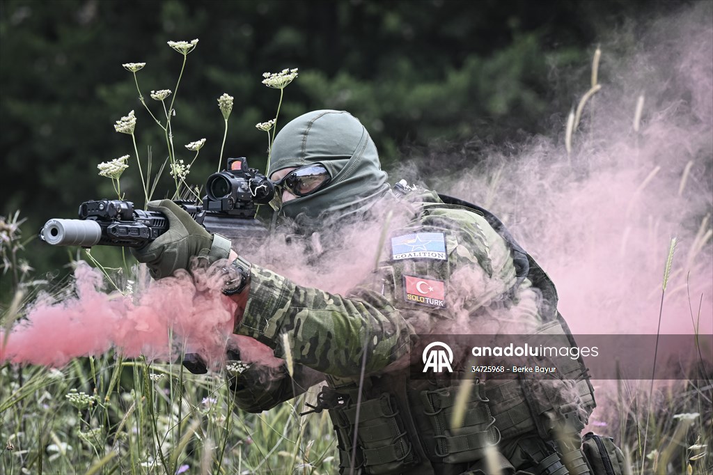 Airsoft tutkunları İzmir'de buluştu