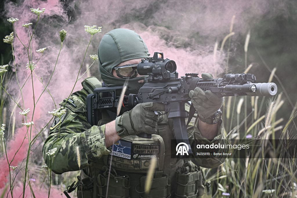Airsoft tutkunları İzmir'de buluştu