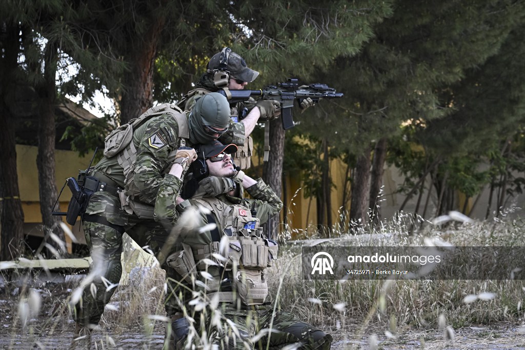 Airsoft tutkunları İzmir'de buluştu