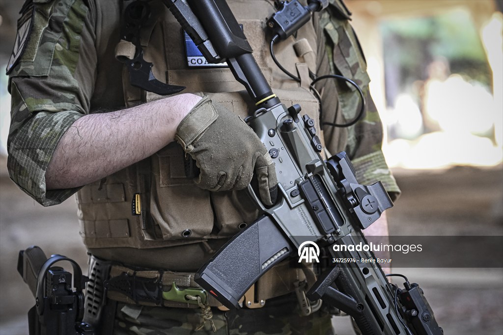 Airsoft tutkunları İzmir'de buluştu