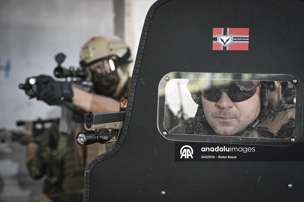 Airsoft tutkunları İzmir'de buluştu