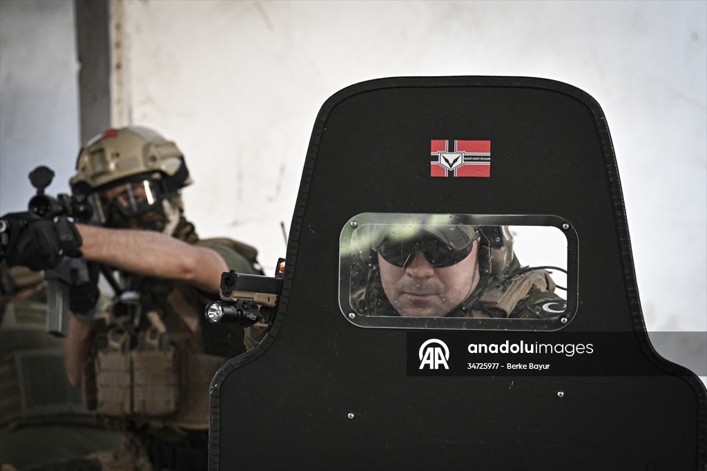 Airsoft tutkunları İzmir'de buluştu