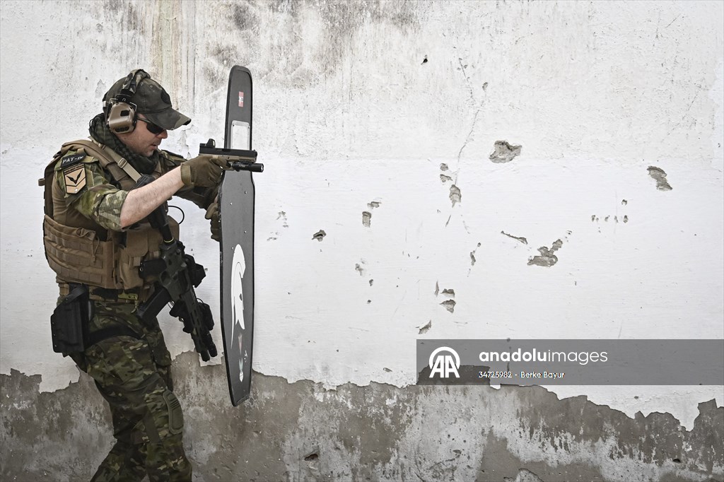 Airsoft tutkunları İzmir'de buluştu