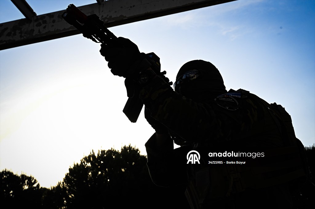 Airsoft tutkunları İzmir'de buluştu