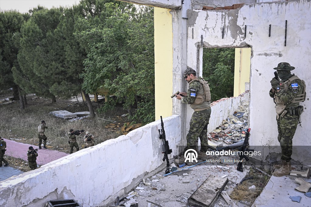 Airsoft tutkunları İzmir'de buluştu