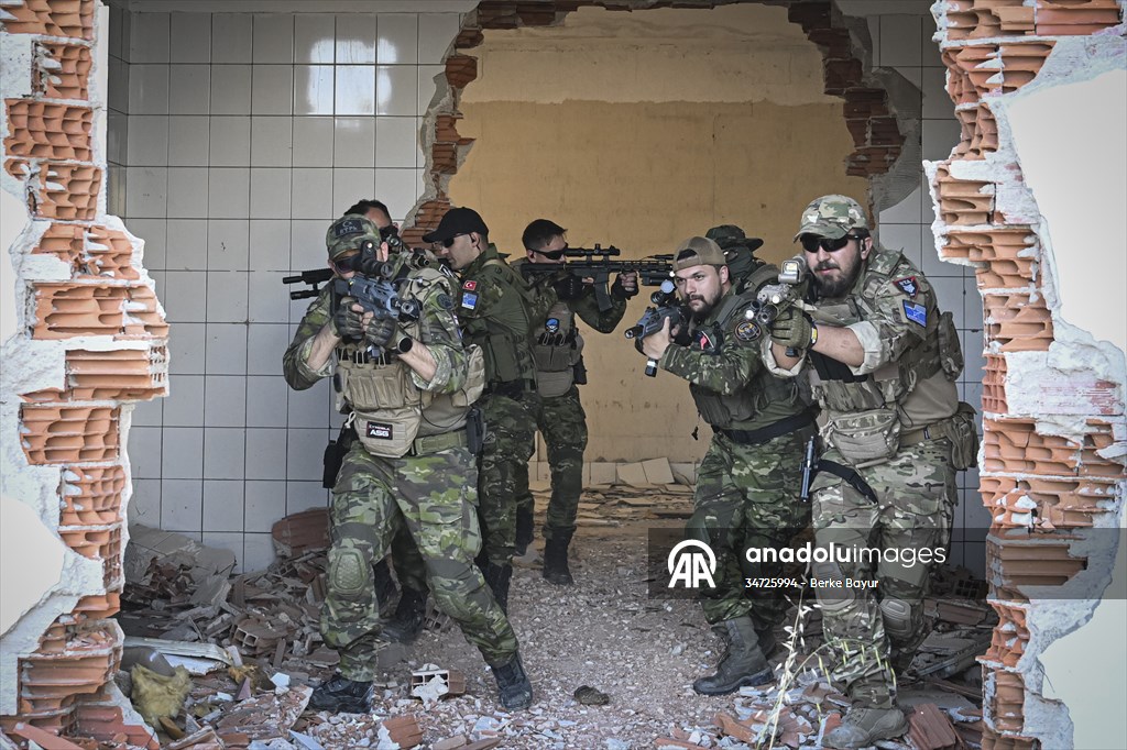 Airsoft tutkunları İzmir'de buluştu