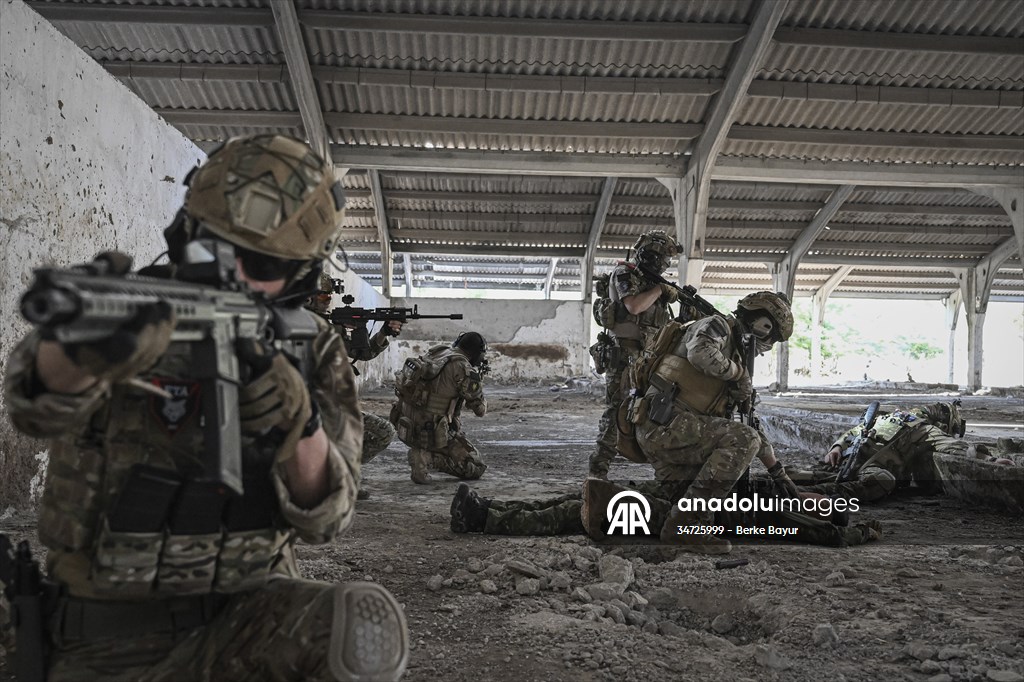 Airsoft tutkunları İzmir'de buluştu