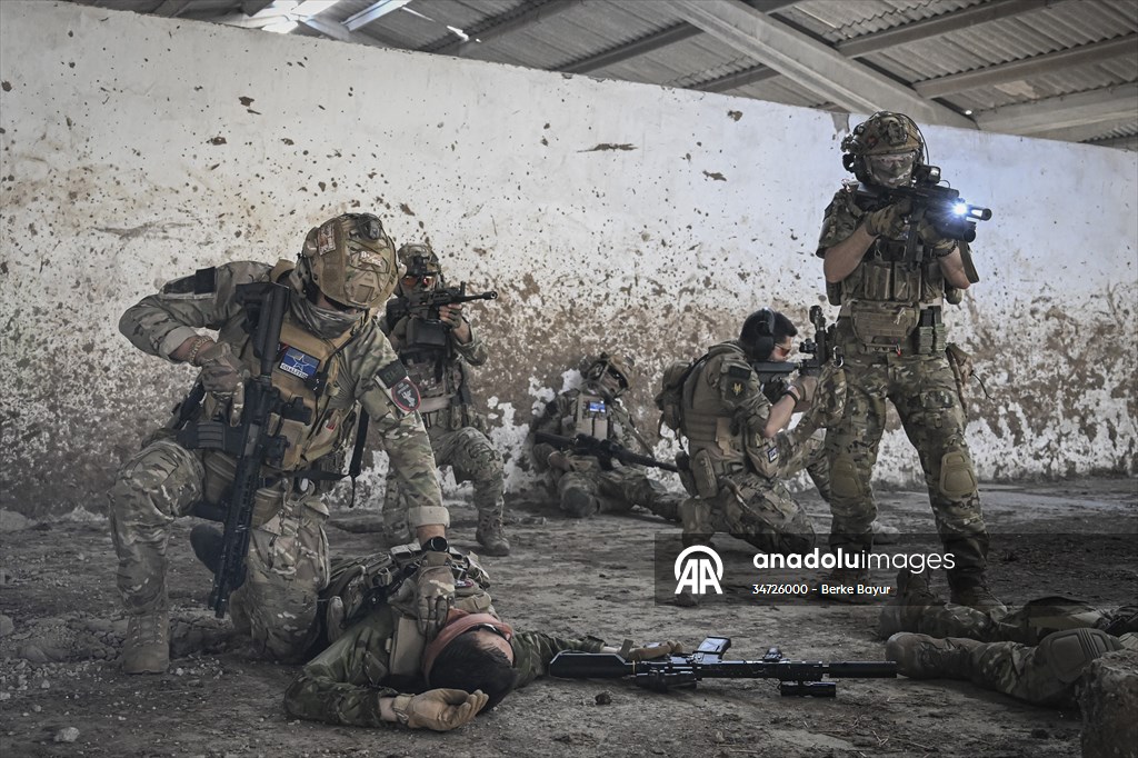 Airsoft tutkunları İzmir'de buluştu