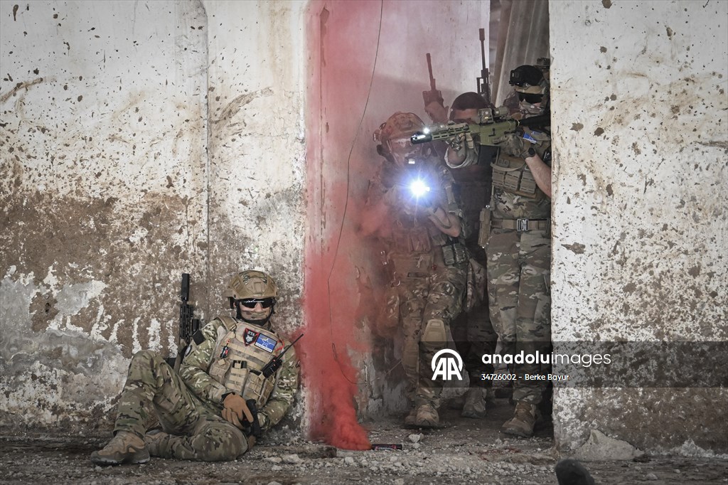 Airsoft tutkunları İzmir'de buluştu