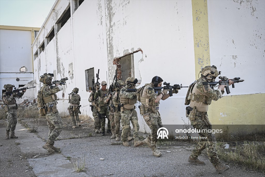 Airsoft tutkunları İzmir'de buluştu