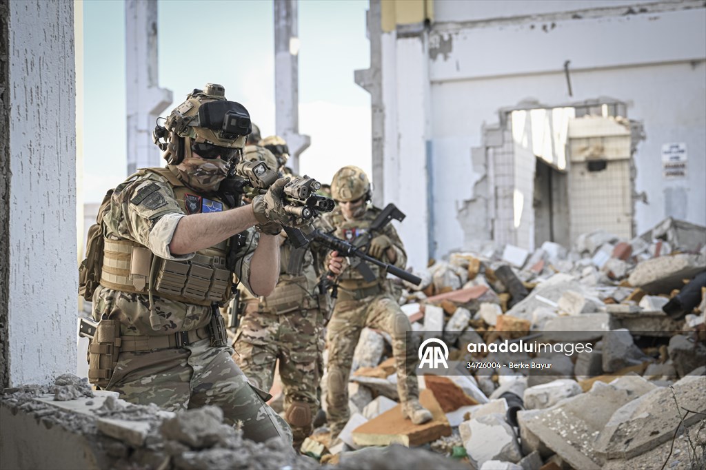 Airsoft tutkunları İzmir'de buluştu