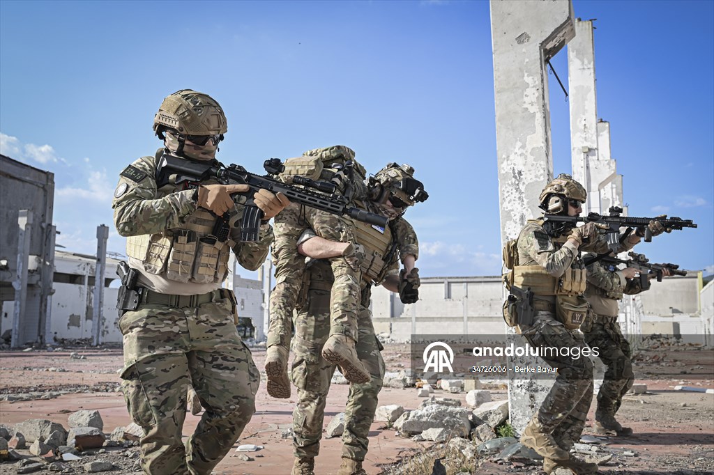 Airsoft tutkunları İzmir'de buluştu