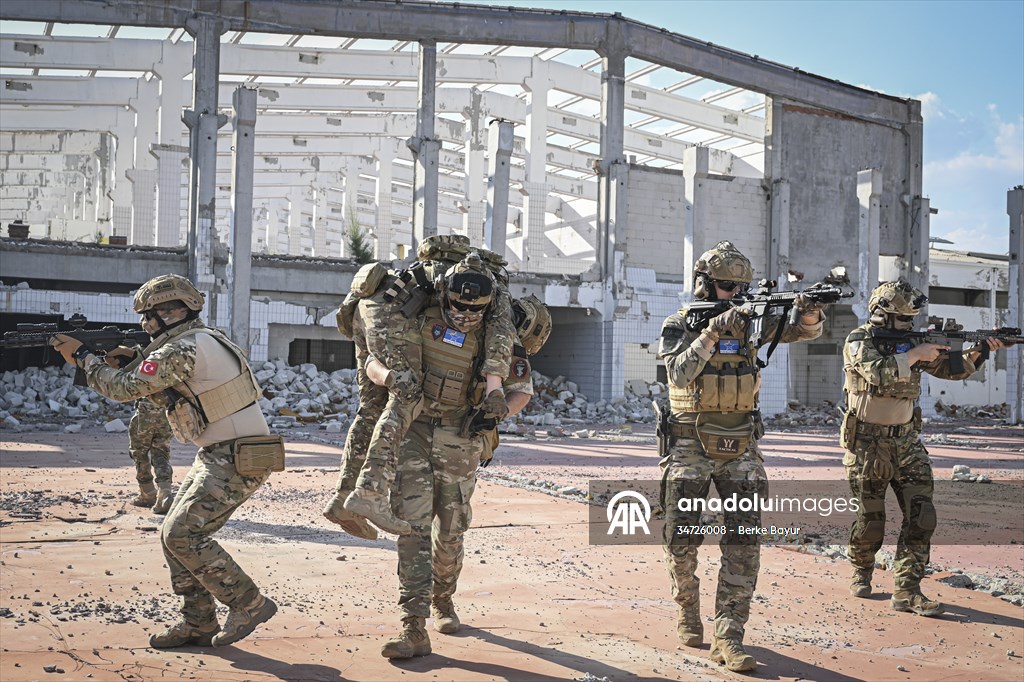 Airsoft tutkunları İzmir'de buluştu