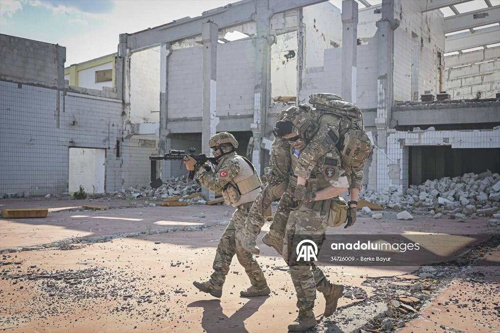 Airsoft tutkunları İzmir'de buluştu