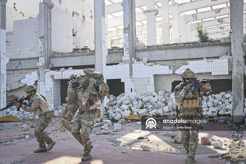 Airsoft tutkunları İzmir'de buluştu