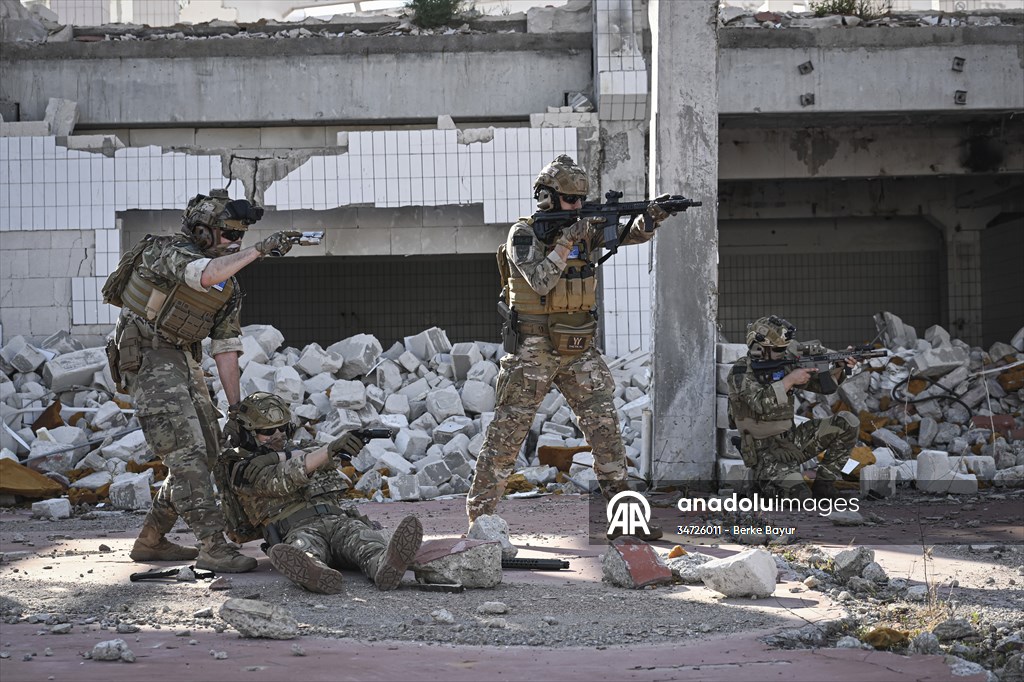 Airsoft tutkunları İzmir'de buluştu