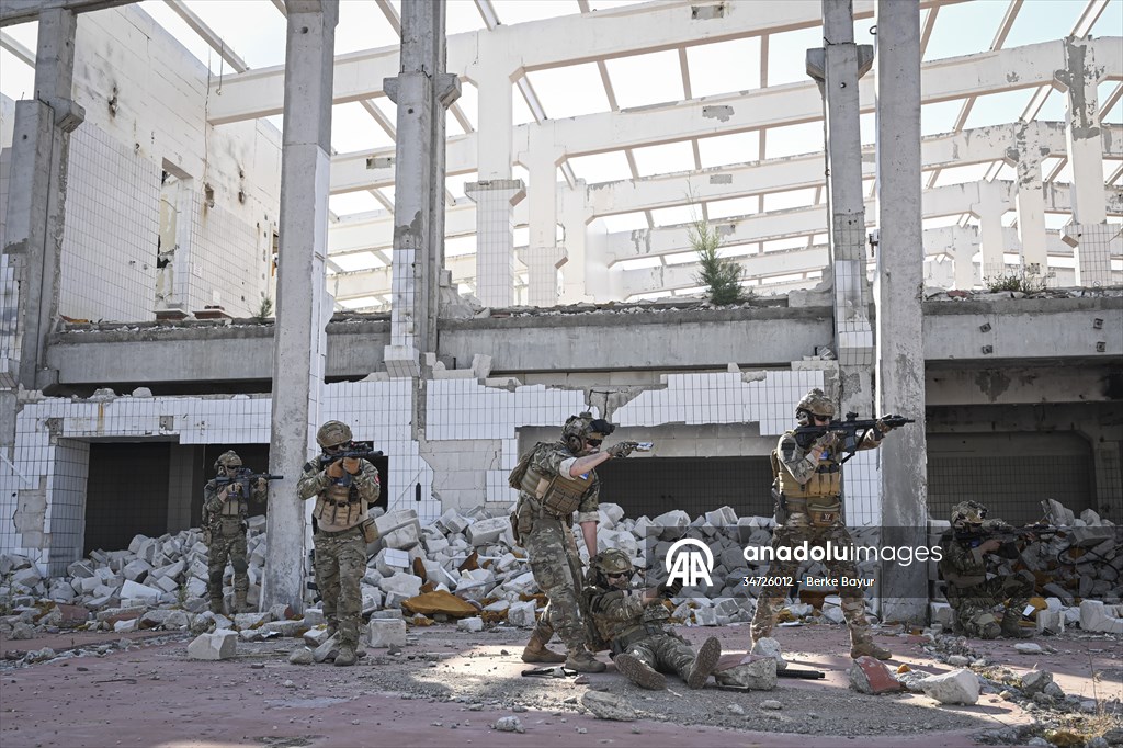 Airsoft tutkunları İzmir'de buluştu